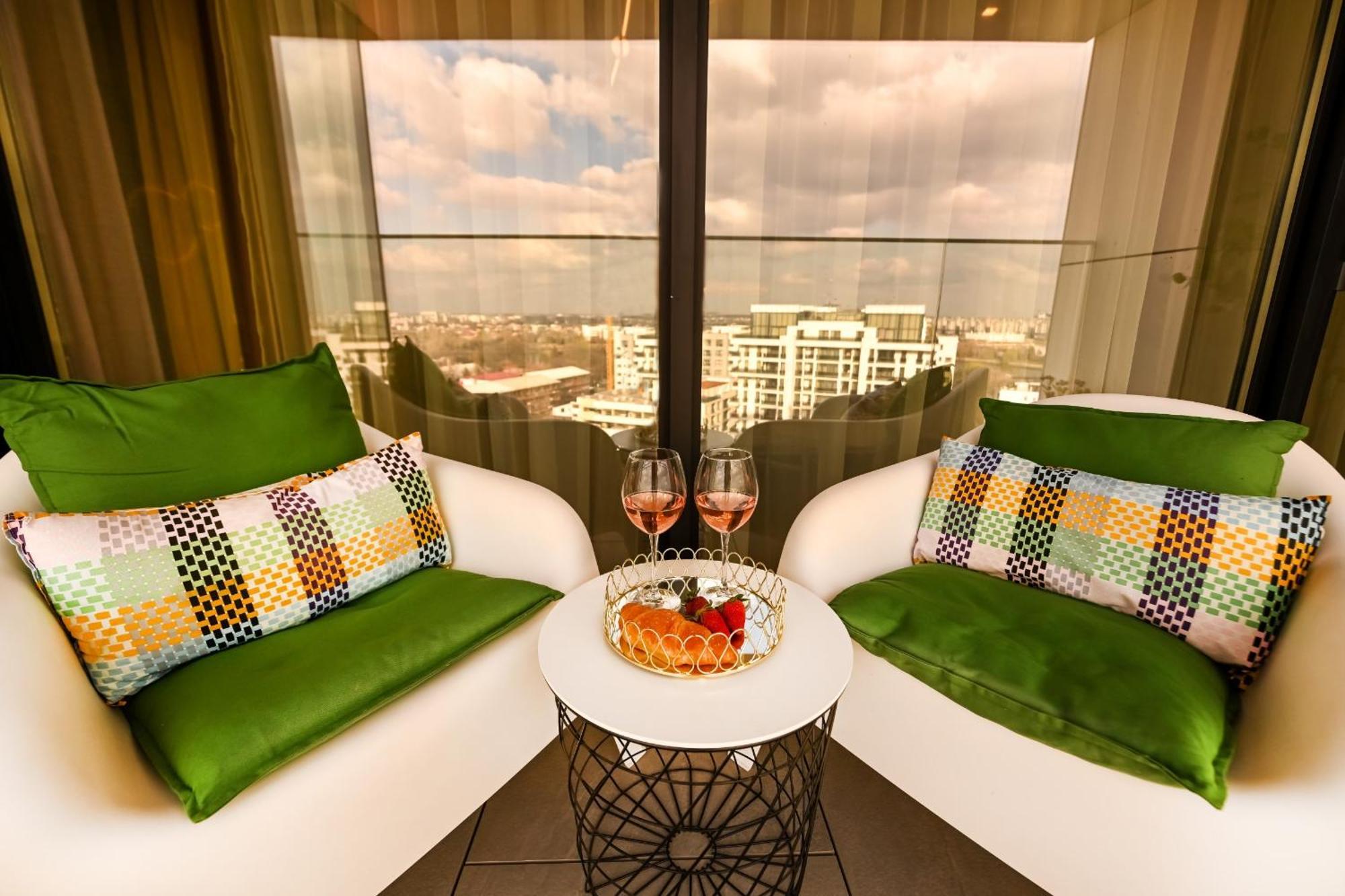 One Verdi Park Exclusive Apartments - Panoramic View & Private Parking Boekarest Buitenkant foto