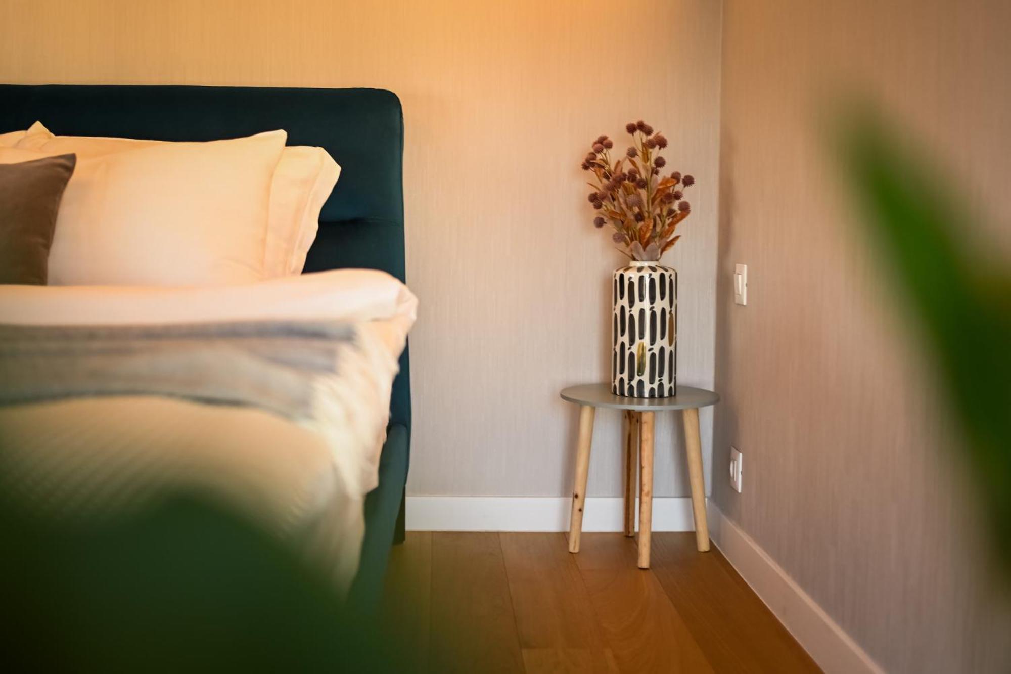 One Verdi Park Exclusive Apartments - Panoramic View & Private Parking Boekarest Kamer foto
