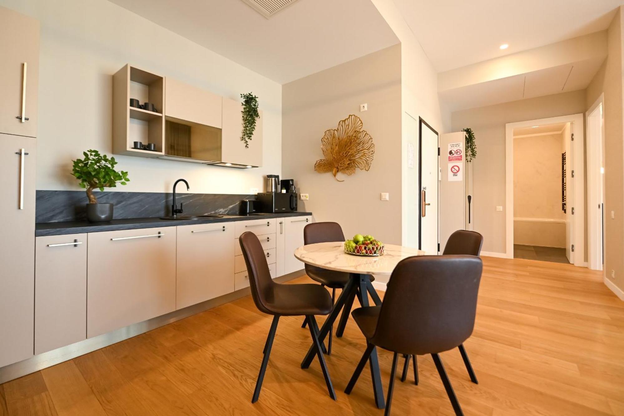 One Verdi Park Exclusive Apartments - Panoramic View & Private Parking Boekarest Kamer foto