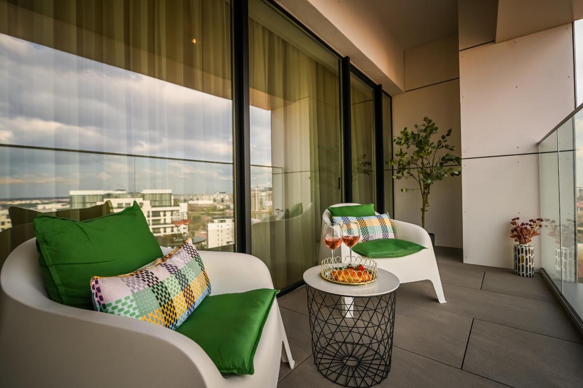 One Verdi Park Exclusive Apartments - Panoramic View & Private Parking Boekarest Kamer foto