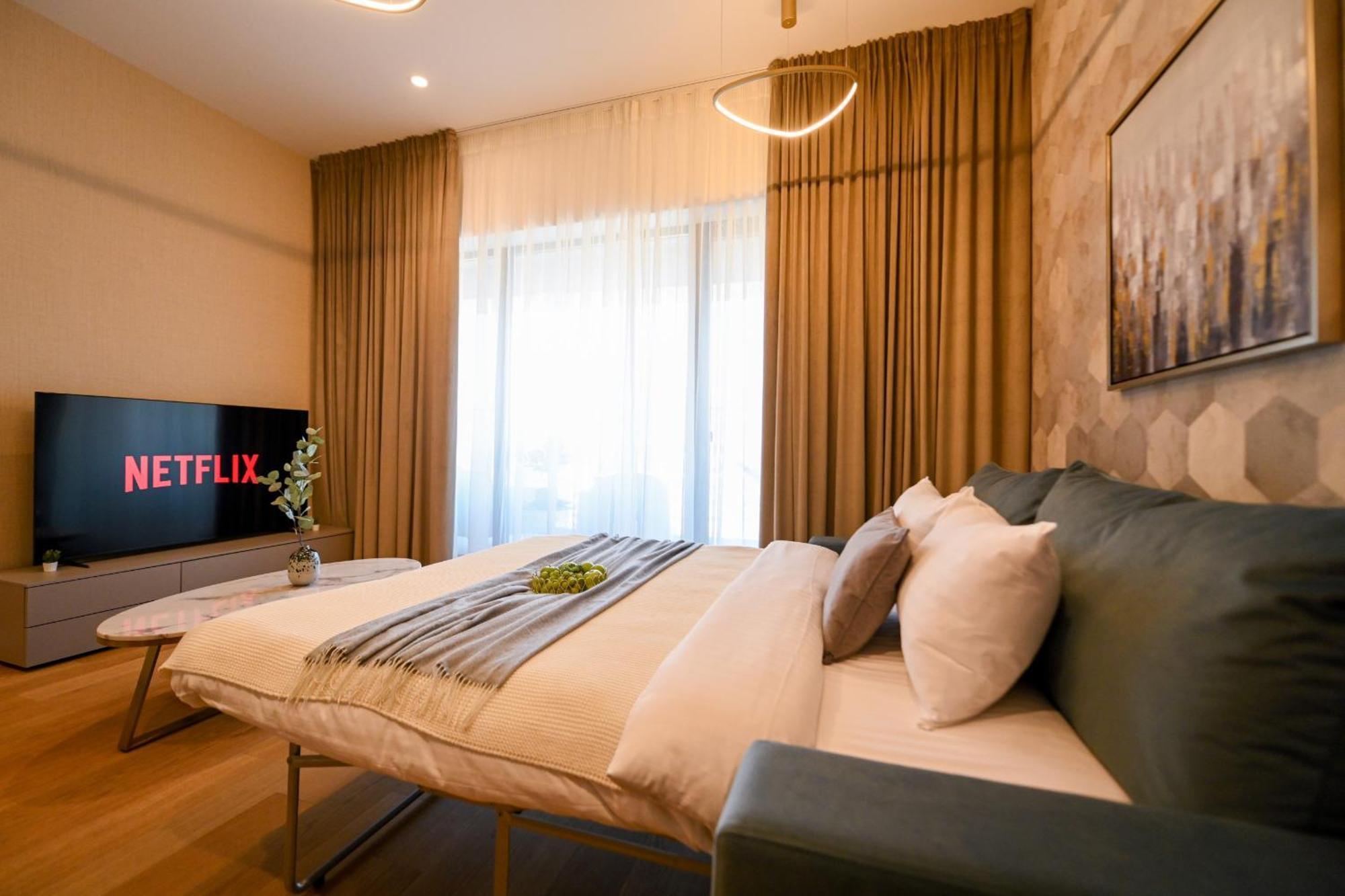 One Verdi Park Exclusive Apartments - Panoramic View & Private Parking Boekarest Kamer foto
