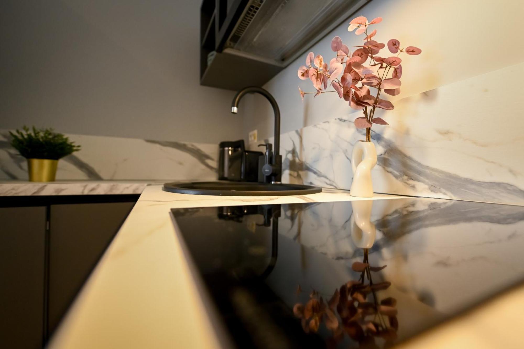 One Verdi Park Exclusive Apartments - Panoramic View & Private Parking Boekarest Kamer foto