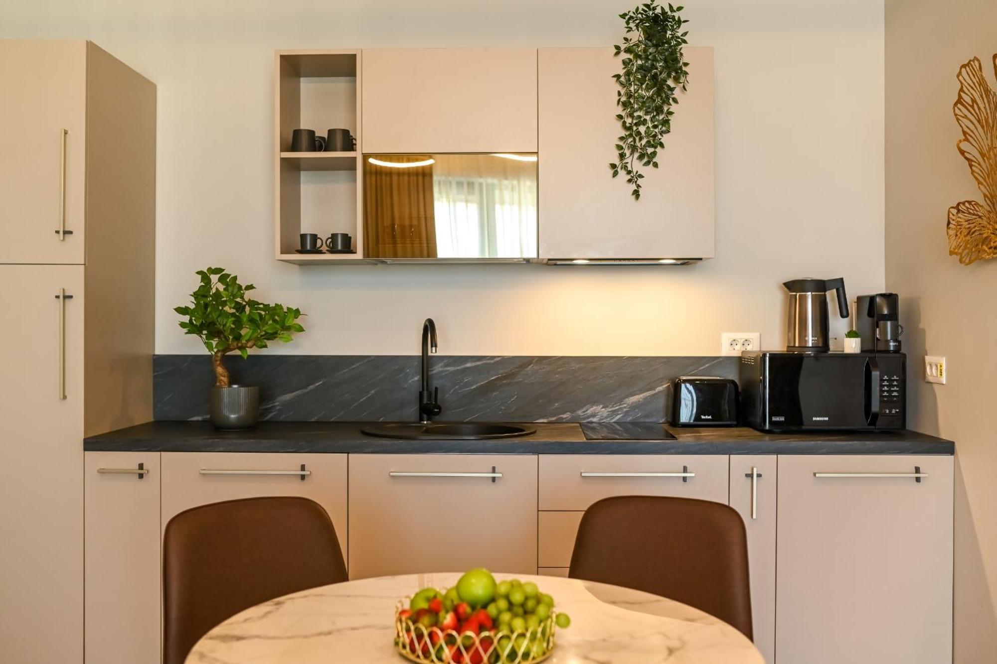 One Verdi Park Exclusive Apartments - Panoramic View & Private Parking Boekarest Kamer foto