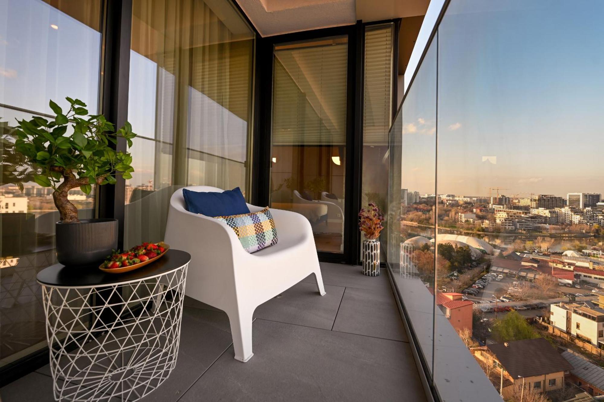 One Verdi Park Exclusive Apartments - Panoramic View & Private Parking Boekarest Kamer foto