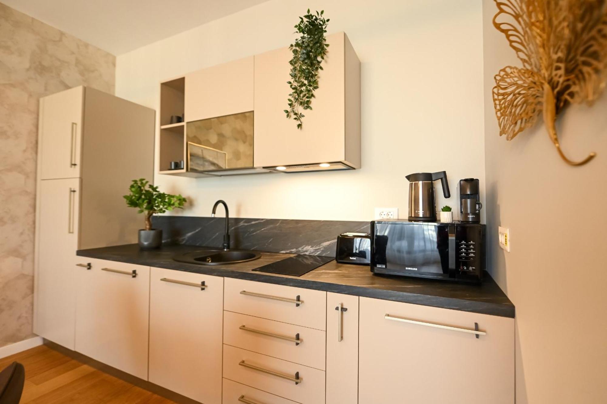 One Verdi Park Exclusive Apartments - Panoramic View & Private Parking Boekarest Kamer foto