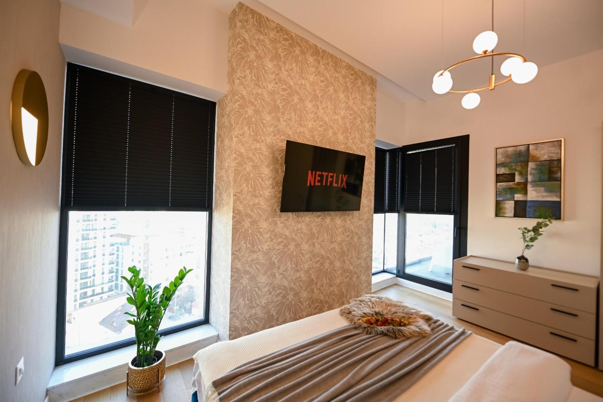 One Verdi Park Exclusive Apartments - Panoramic View & Private Parking Boekarest Kamer foto