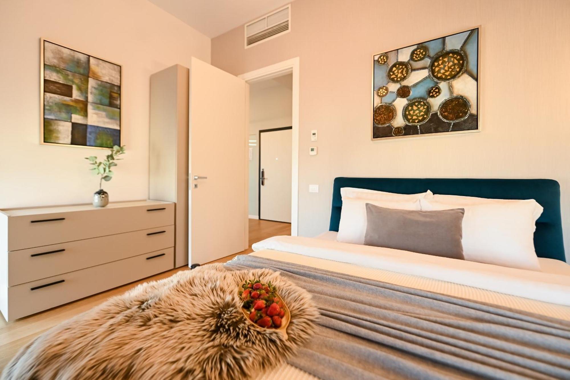 One Verdi Park Exclusive Apartments - Panoramic View & Private Parking Boekarest Kamer foto