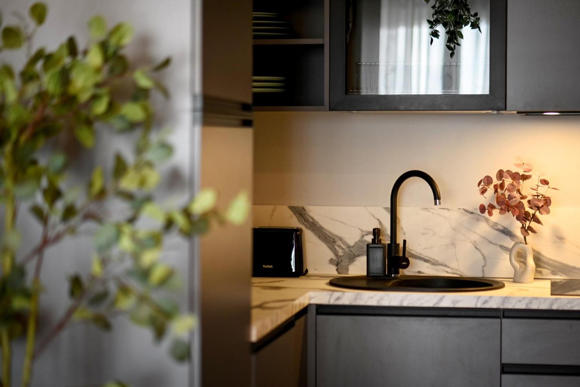 One Verdi Park Exclusive Apartments - Panoramic View & Private Parking Boekarest Kamer foto