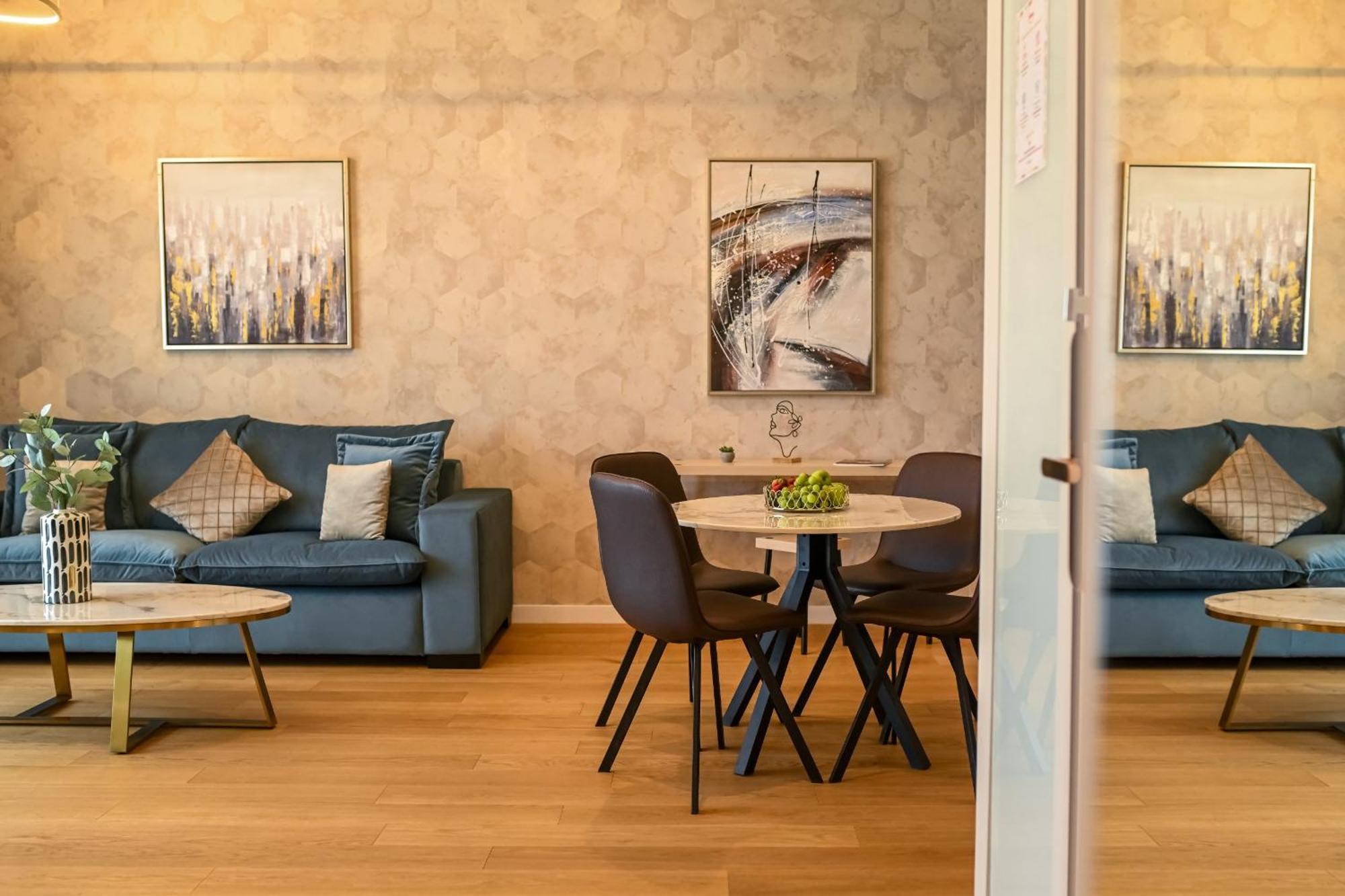 One Verdi Park Exclusive Apartments - Panoramic View & Private Parking Boekarest Kamer foto