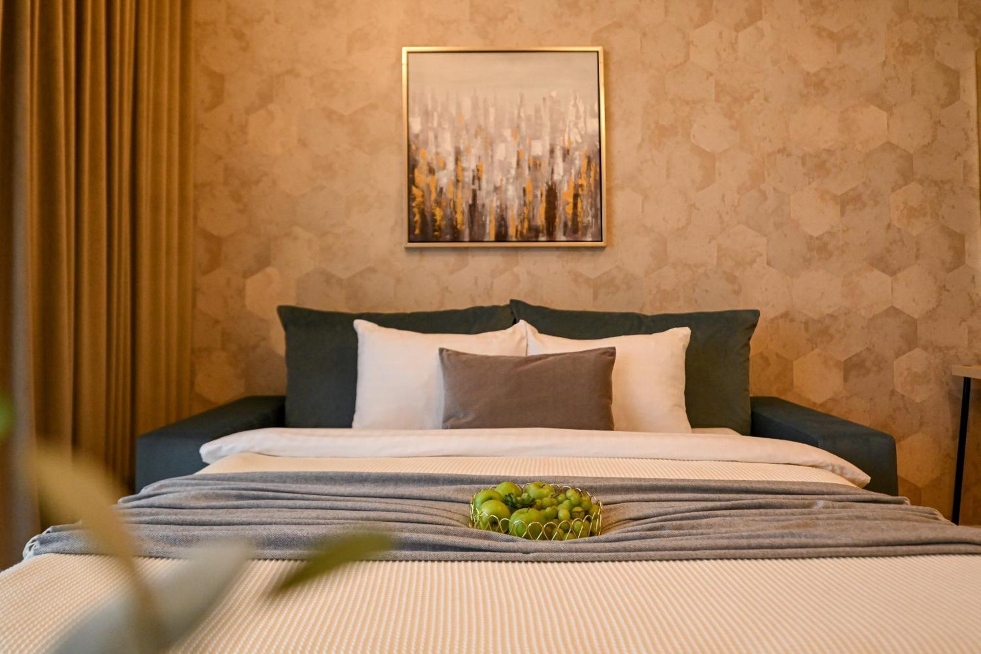 One Verdi Park Exclusive Apartments - Panoramic View & Private Parking Boekarest Kamer foto
