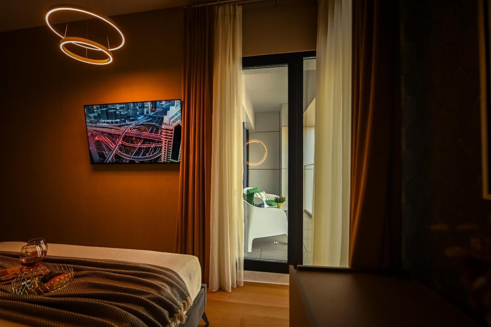 One Verdi Park Exclusive Apartments - Panoramic View & Private Parking Boekarest Kamer foto