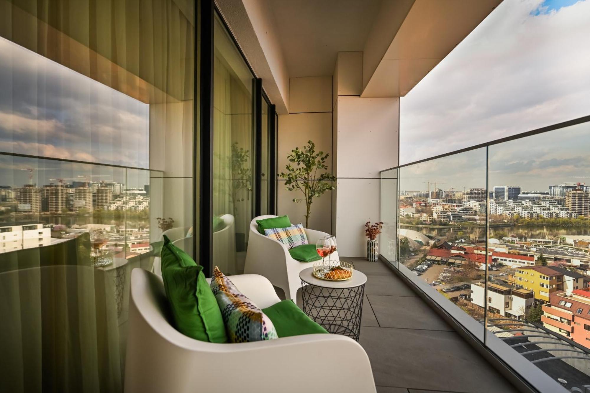One Verdi Park Exclusive Apartments - Panoramic View & Private Parking Boekarest Kamer foto