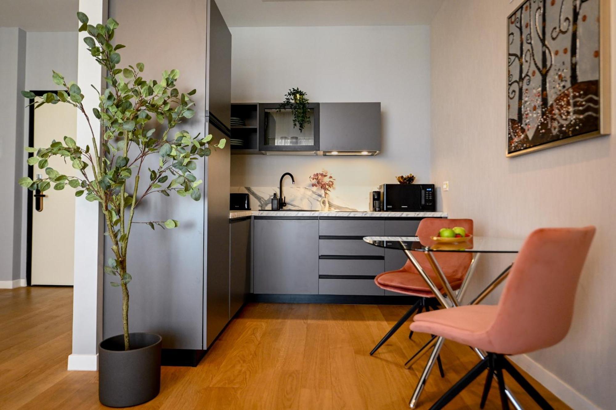 One Verdi Park Exclusive Apartments - Panoramic View & Private Parking Boekarest Kamer foto