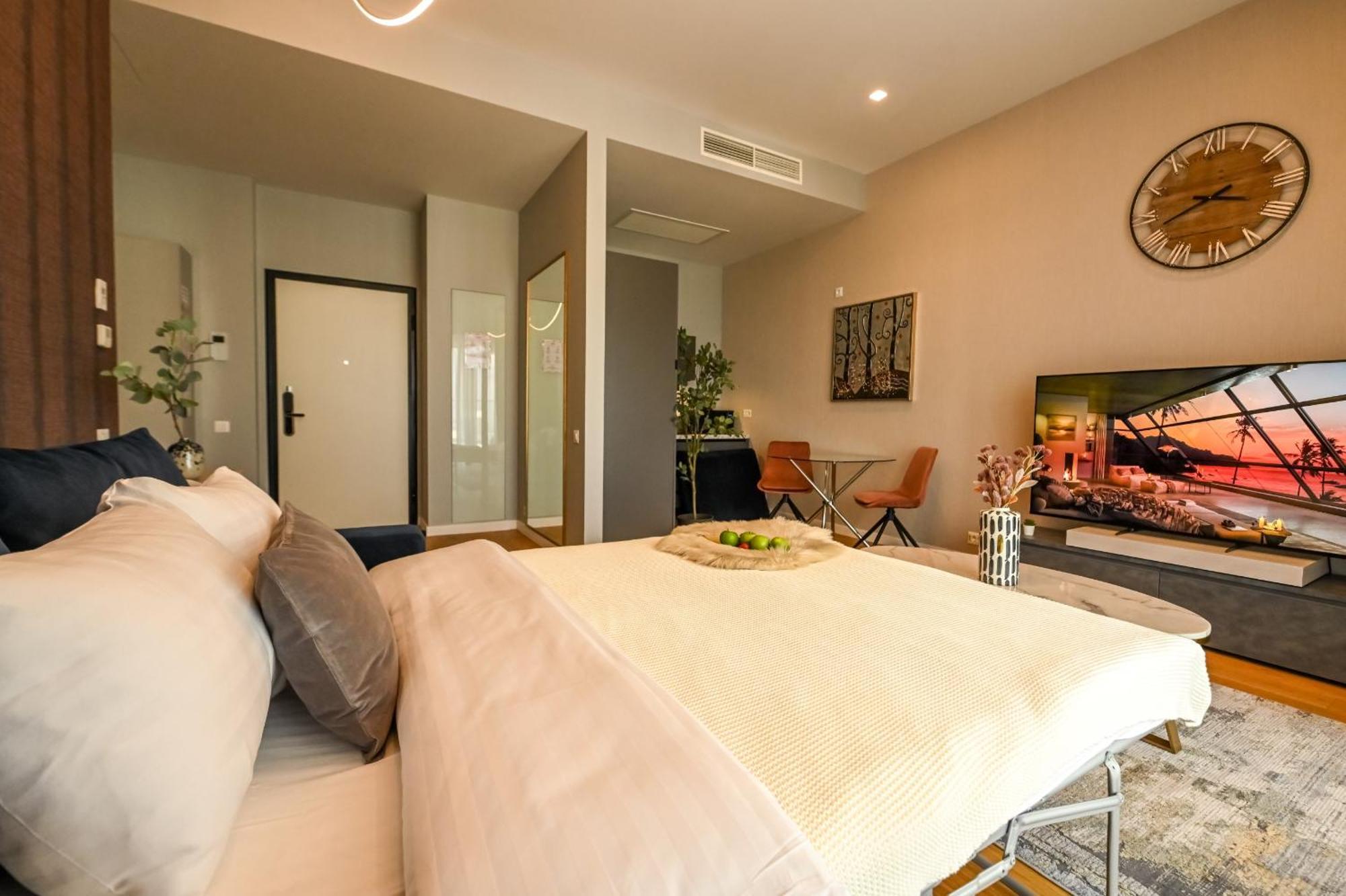 One Verdi Park Exclusive Apartments - Panoramic View & Private Parking Boekarest Kamer foto