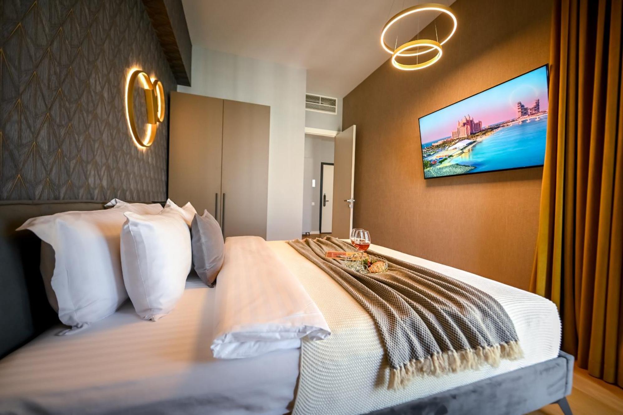 One Verdi Park Exclusive Apartments - Panoramic View & Private Parking Boekarest Kamer foto