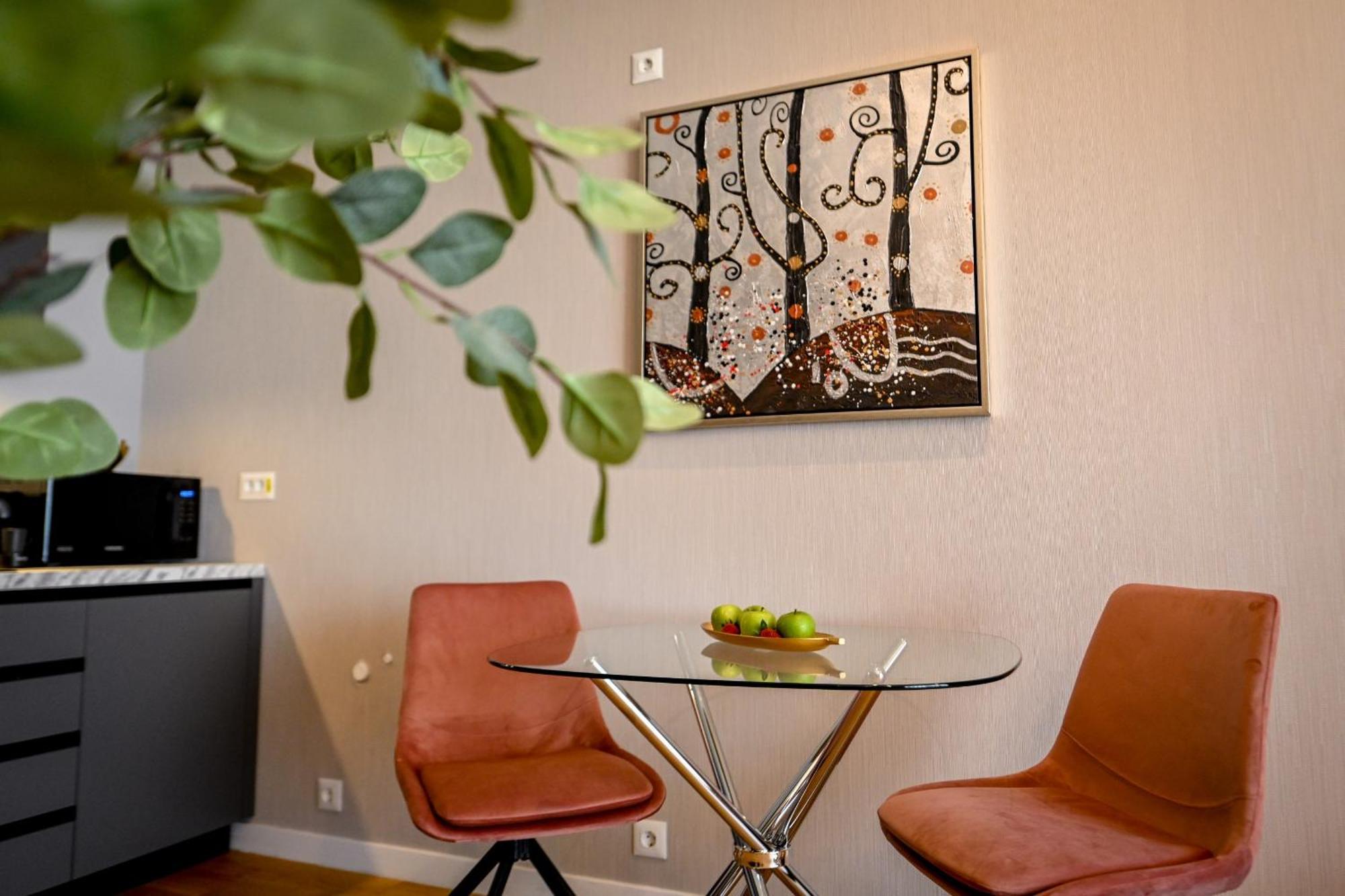 One Verdi Park Exclusive Apartments - Panoramic View & Private Parking Boekarest Kamer foto