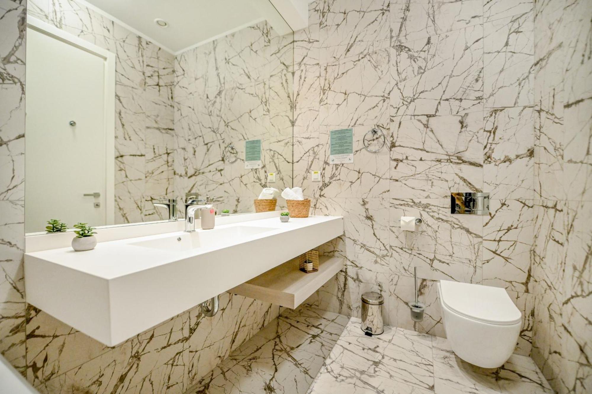 One Verdi Park Exclusive Apartments - Panoramic View & Private Parking Boekarest Kamer foto