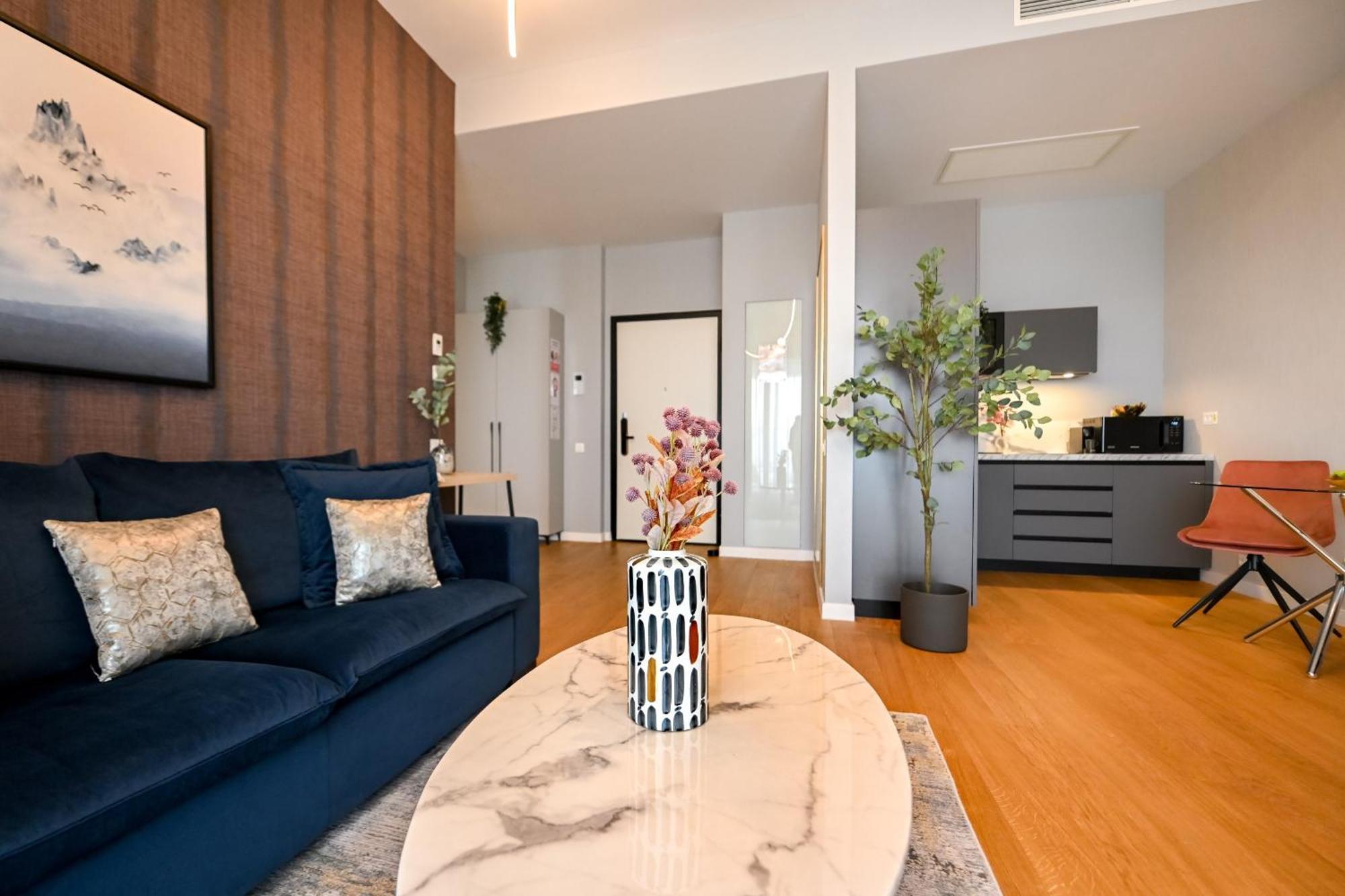 One Verdi Park Exclusive Apartments - Panoramic View & Private Parking Boekarest Kamer foto