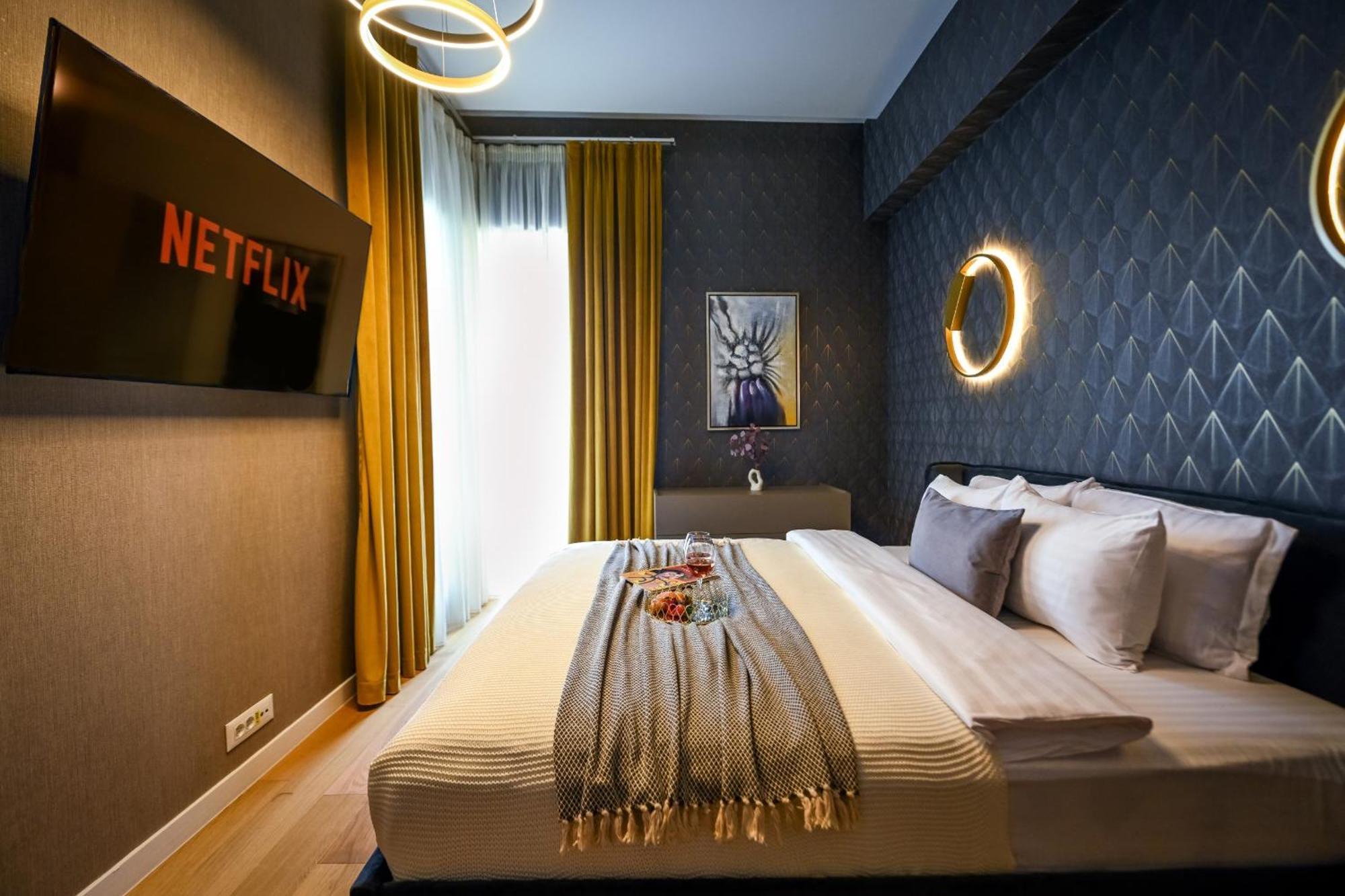 One Verdi Park Exclusive Apartments - Panoramic View & Private Parking Boekarest Kamer foto